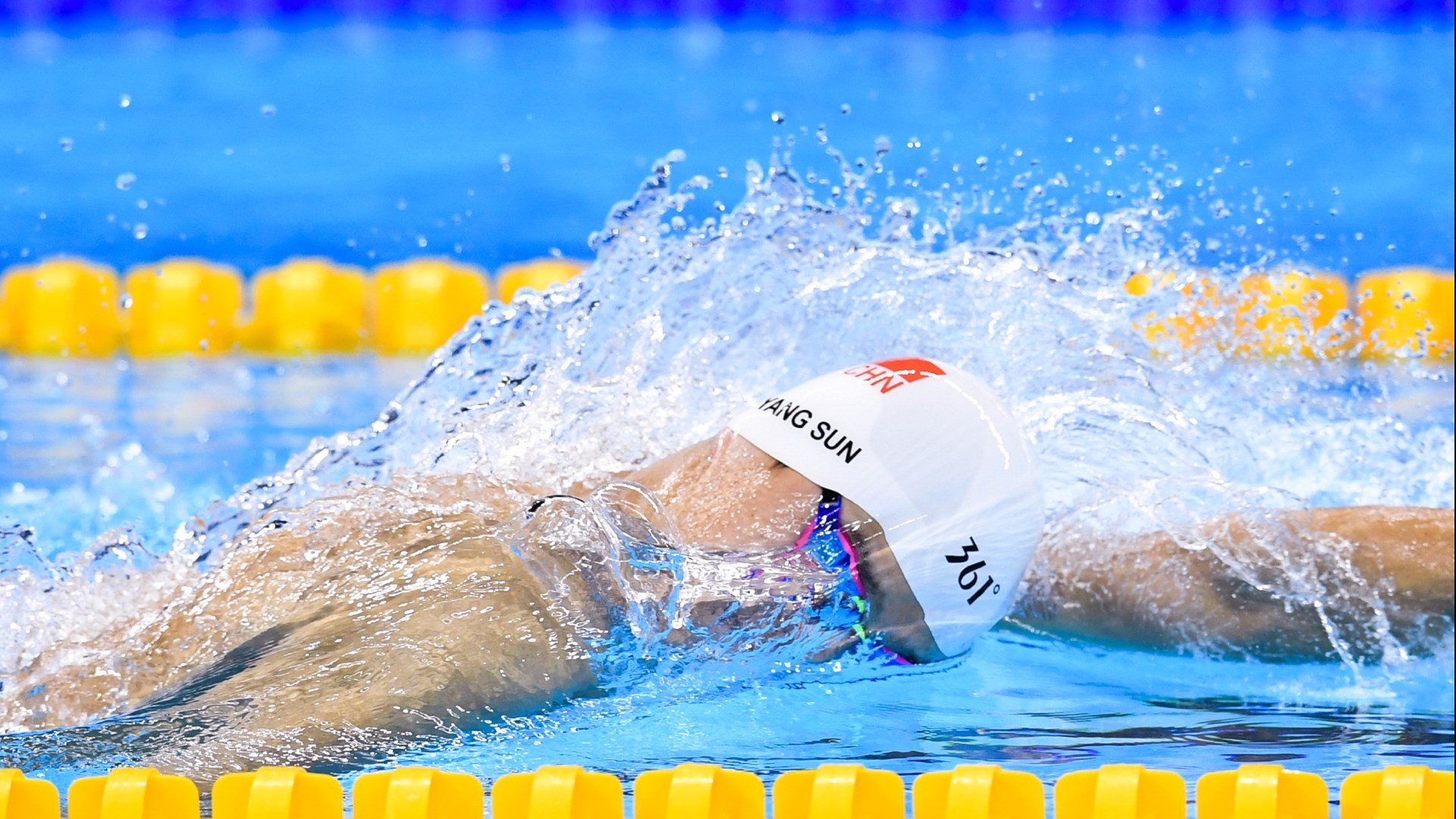 Kaiyun APP-夜幕下的灯光跑，城市夜色中的运动狂欢，灯光下的城市夜晚